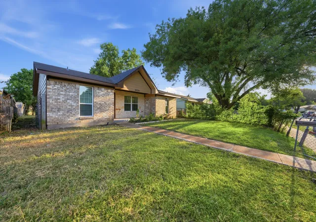4th image of 10124 Shayna Dr, Dallas, TX 75217 | MLS# 21350332