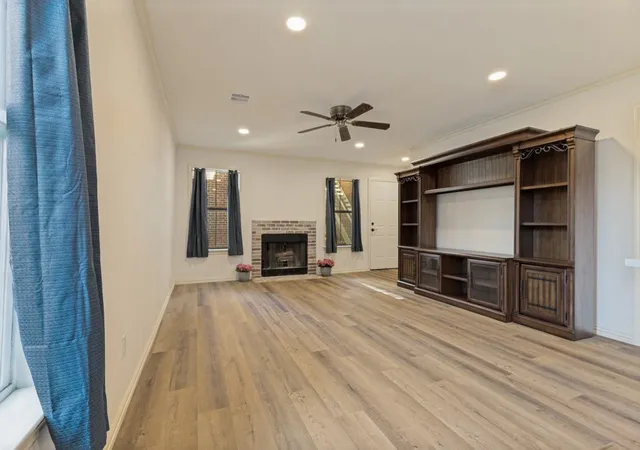 2nd image of 3253 Donnelly Cir, Fort Worth, TX 76107