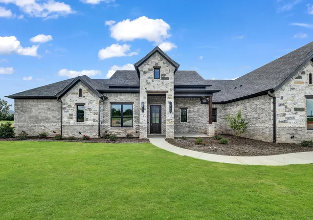 1st image of 305 Wrangler Ct, Weatherford, TX 76088 | MLS# 21350564