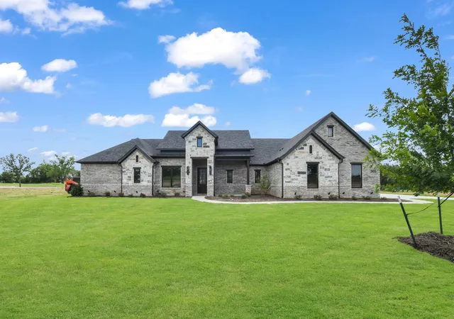 2nd image of 305 Wrangler Ct, Weatherford, TX 76088 | MLS# 21350564