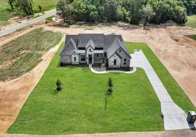 4th image of 305 Wrangler Ct, Weatherford, TX 76088 | MLS# 21350564
