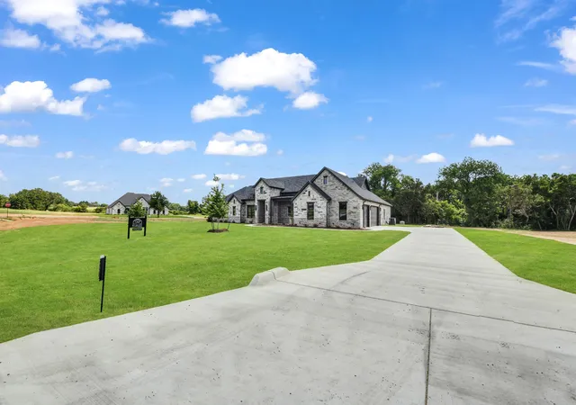 5th image of 305 Wrangler Ct, Weatherford, TX 76088 | MLS# 21350564