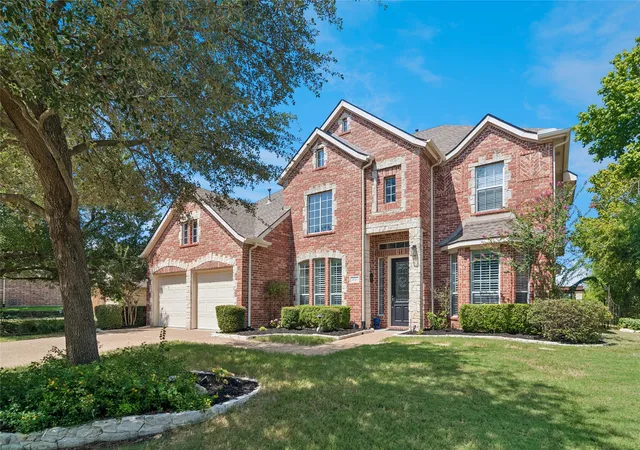 Photo 2 of Sale Pending at 1610 Fairlakes Pointe Dr, Rockwall, TX 75087 | MLS# 21342906 | Listing updated on 2026-08-21