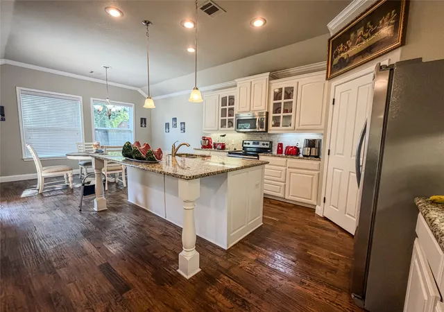 Photo 3 of Single family home for sale at 402 N Trinity St, Decatur, TX 76234 | MLS# 21349338 | Listing updated on 2026-08-29