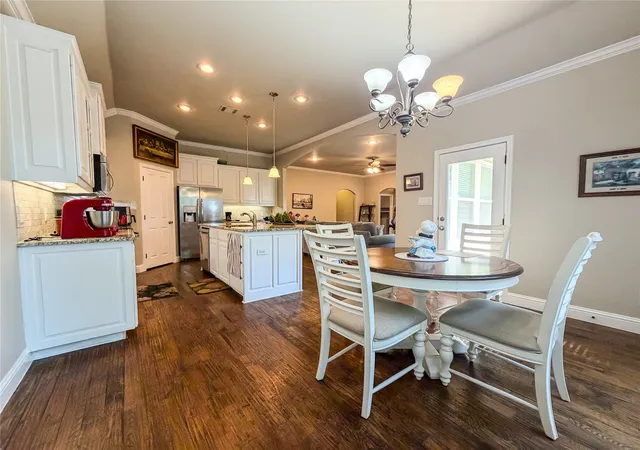 Photo 3 of Single family home for sale at 402 N Trinity St, Decatur, TX 76234 | MLS# 21349338 | Listing updated on 2026-08-29