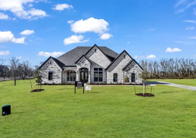2nd image of 213 Desperado Ct, Weatherford, TX 76088 | MLS# 21350573