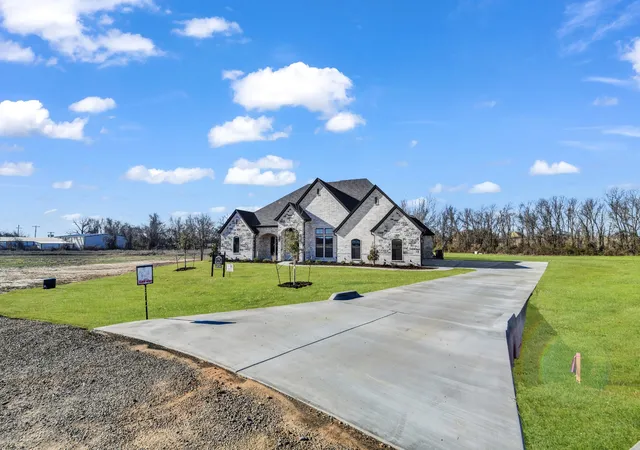 4th image of 213 Desperado Ct, Weatherford, TX 76088 | MLS# 21350573