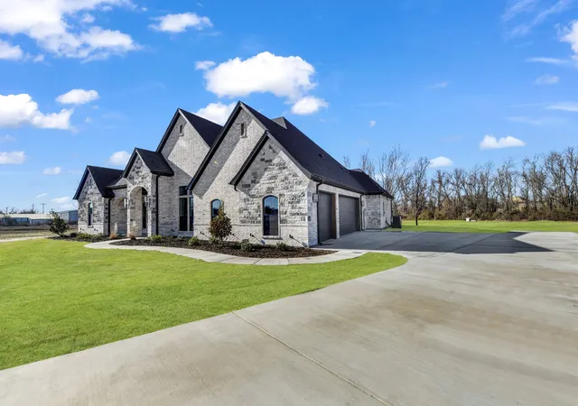 5th image of 213 Desperado Ct, Weatherford, TX 76088 | MLS# 21350573