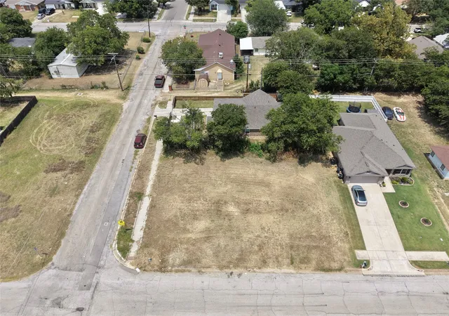 2nd image of 5832 Farnsworth Ave, Fort Worth, TX 76107 | MLS# 21350250