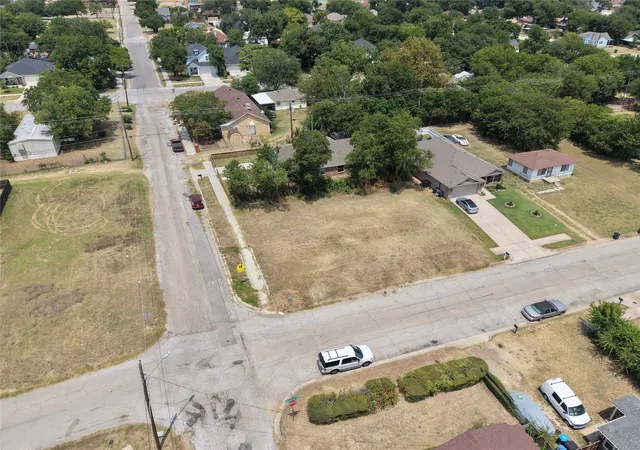 3rd image of 5832 Farnsworth Ave, Fort Worth, TX 76107 | MLS# 21350250