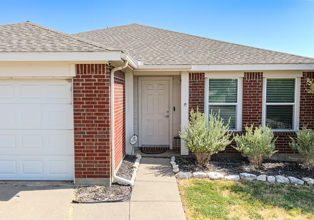 2nd image of 1448 Ridgecrest Dr, Little Elm, TX 75068 | MLS# 21348161