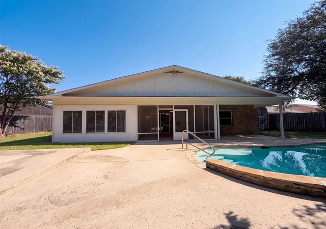 5th image of 1713 Steinburg Ln, Fort Worth, TX 76134 | MLS# 21350589