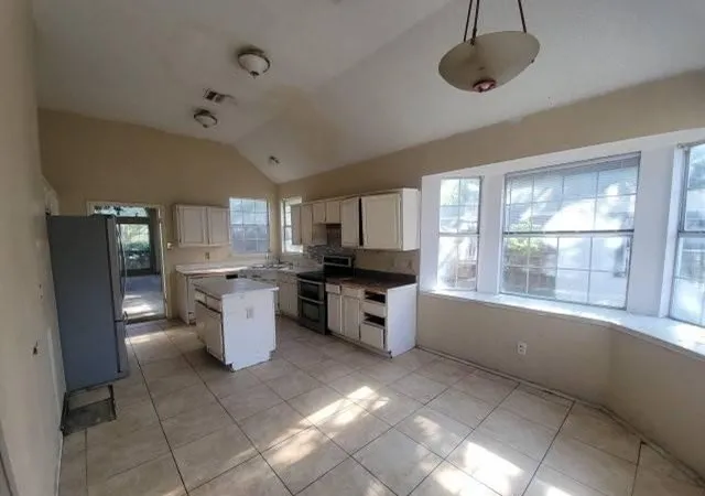 Photo 3 of Sale Pending at 1108 Kensington Dr, De Soto, TX 75115 | MLS# 21350600 | Listing updated on 2026-08-31