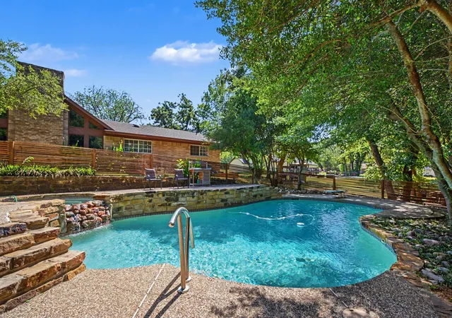 Photo 2 of Single family home for sale at 135 Creekside Dr, Double Oak, TX 75077 | MLS# 21350606 | Listing updated on 2026-09-15