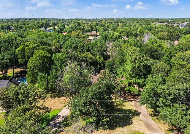 Photo 27 of Single family home for sale at 135 Creekside Dr, Double Oak, TX 75077 | MLS# 21350606 | Listing updated on 2026-09-15
