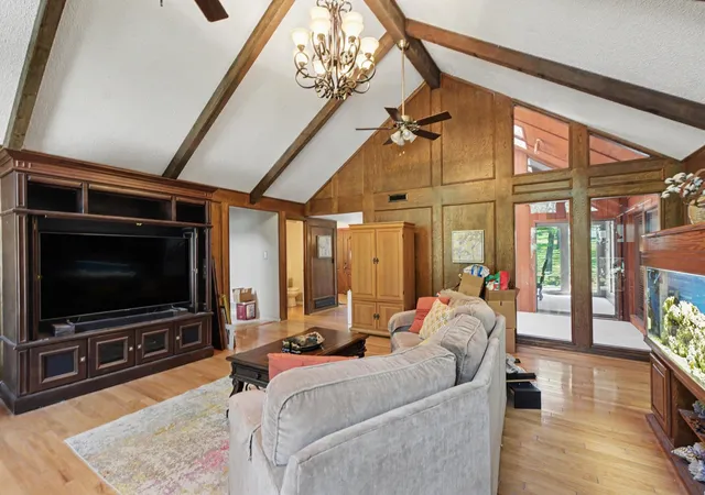 Photo 4 of Single family home for sale at 135 Creekside Dr, Double Oak, TX 75077 | MLS# 21350606 | Listing updated on 2026-09-15