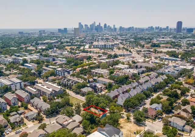 2nd image of 5903 Lewis St, Dallas, TX 75206 | MLS# 21348944