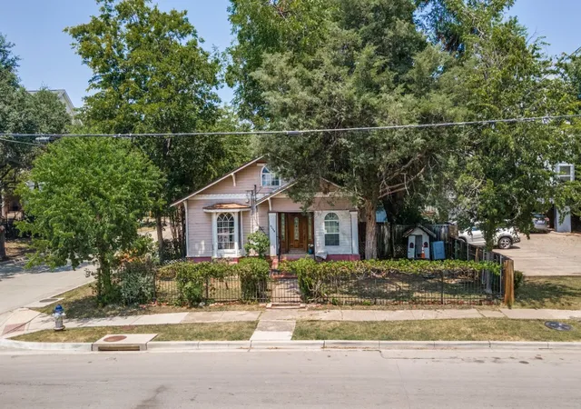 5th image of 5903 Lewis St, Dallas, TX 75206 | MLS# 21348944