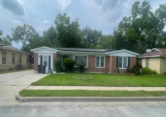 1st image of 2125 Ridgeview St, Fort Worth, TX 76119 | MLS# 21350619