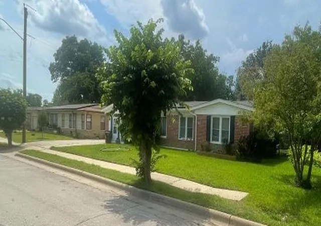 2nd image of 2125 Ridgeview St, Fort Worth, TX 76119 | MLS# 21350619