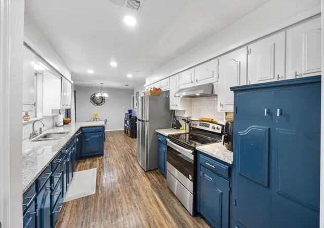 Photo 3 of Single family home for sale at 103 Cresendo Pl, Joshua, TX 76058 | MLS# 21350617 | Listing updated on 2026-08-05