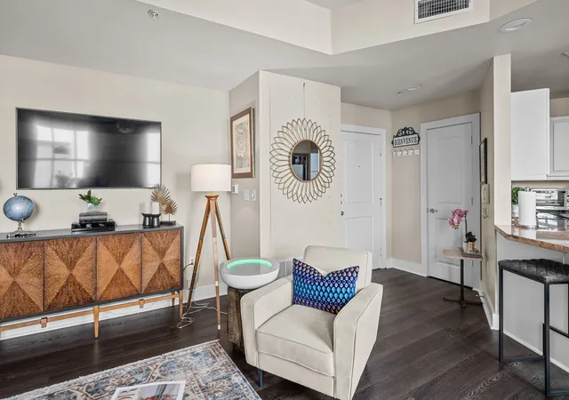 2nd image of 411 W 7Th St #302, Fort Worth, TX 76102 | MLS# 21348077