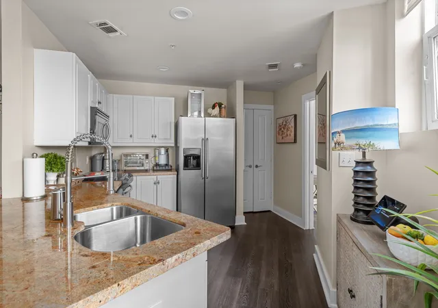 3rd image of 411 W 7Th St #302, Fort Worth, TX 76102 | MLS# 21348077