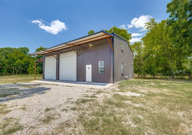 Photo 2 of Single family home for sale at 7186 State Hwy 24, Commerce, TX 75428 | MLS# 21343032 | Listing updated on 2026-08-18