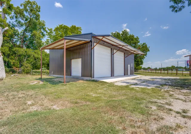 Photo 3 of Single family home for sale at 7186 State Hwy 24, Commerce, TX 75428 | MLS# 21343032 | Listing updated on 2026-08-18