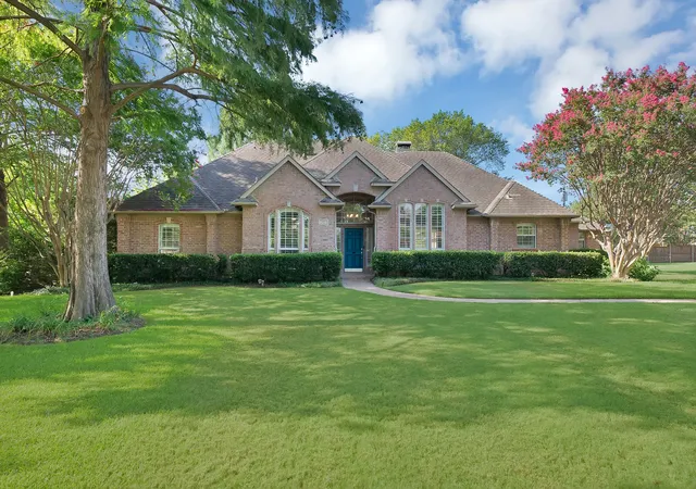 Photo 2 of Sale Pending at 165 E Dove Rd, Southlake, TX 76092 | MLS# 21350090 | Listing updated on 2026-08-11