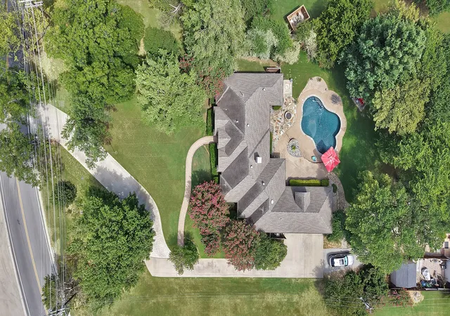 Photo 3 of Sale Pending at 165 E Dove Rd, Southlake, TX 76092 | MLS# 21350090 | Listing updated on 2026-08-11