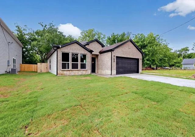 1st image of 415 Martin Luther King Jr St, Sulphur Springs, TX 75482 | MLS# 21349168