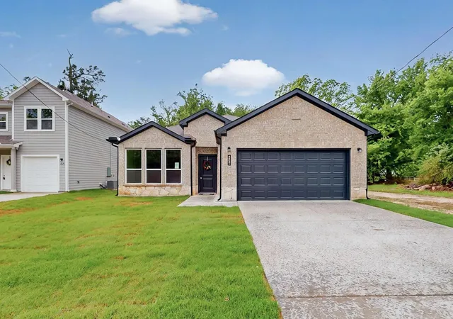 3rd image of 415 Martin Luther King Jr St, Sulphur Springs, TX 75482 | MLS# 21349168