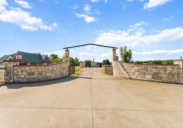 Photo 3 of Single family home for sale at 6017 Acton Meadows Ct, Granbury, TX 76049 | MLS# 21346745 | Listing updated on 2026-10-01