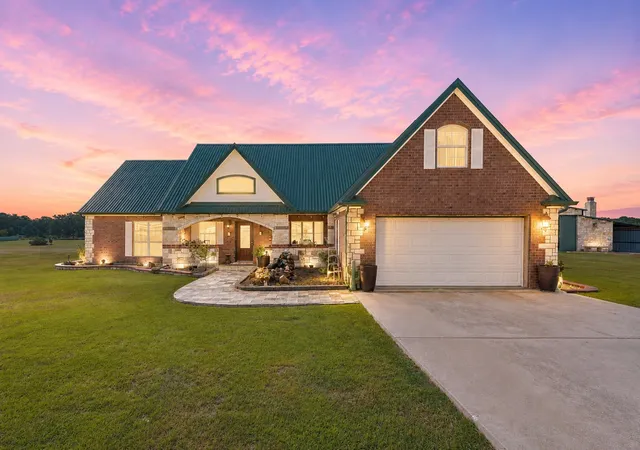Photo 4 of Single family home for sale at 6017 Acton Meadows Ct, Granbury, TX 76049 | MLS# 21346745 | Listing updated on 2026-10-01