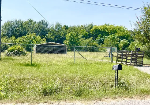 Photo 30 of Single family home for sale at 1129 N Hamlett St, Athens, TX 75751 | MLS# 21337466 | Listing updated on 2026-08-05