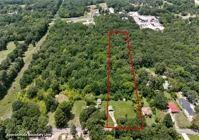 Photo 3 of Single family home for sale at 1129 N Hamlett St, Athens, TX 75751 | MLS# 21337466 | Listing updated on 2026-08-05