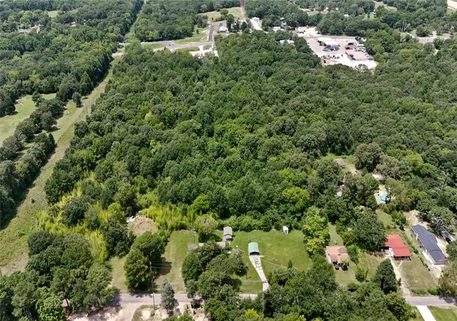 Photo 4 of Single family home for sale at 1129 N Hamlett St, Athens, TX 75751 | MLS# 21337466 | Listing updated on 2026-08-05