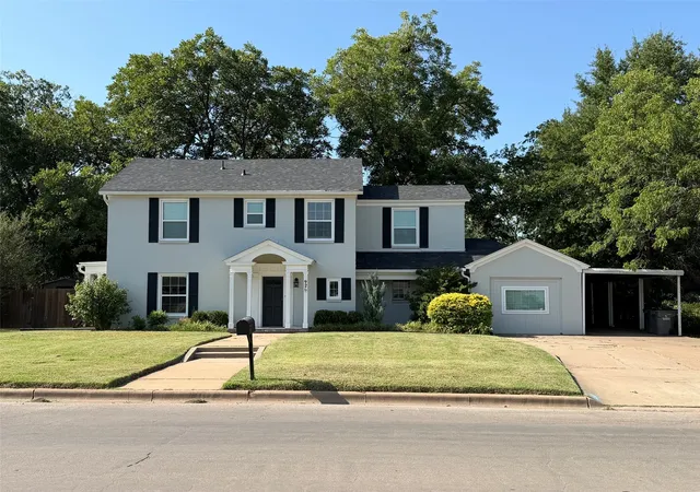 Photo 1 of Single family home for sale at 926 Calaveras St, Graham, TX 76450 | MLS# 21350537 | Listing updated on 2026-08-06