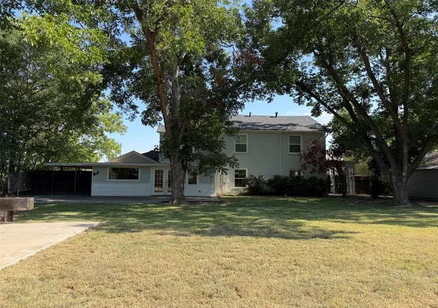 Photo 2 of Single family home for sale at 926 Calaveras St, Graham, TX 76450 | MLS# 21350537 | Listing updated on 2026-08-06