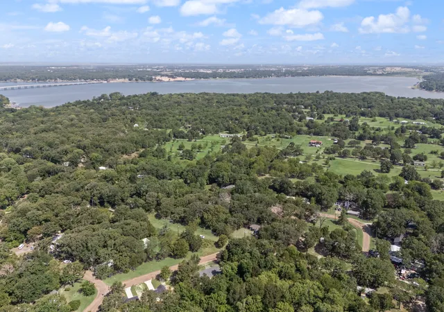Photo 3 of Single family home for sale at 120 Garner Dr, Mabank, TX 75156 | MLS# 21350734 | Listing updated on 2026-09-23