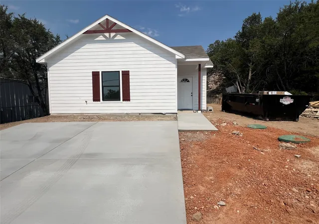 Photo 1 of Single family home for sale at 3105 Ohio River Trl, Granbury, TX 76048 | MLS# 21350749 | Listing updated on 2026-08-27