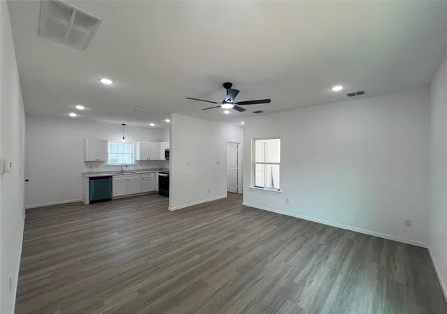 Photo 2 of Single family home for sale at 3105 Ohio River Trl, Granbury, TX 76048 | MLS# 21350749 | Listing updated on 2026-08-27