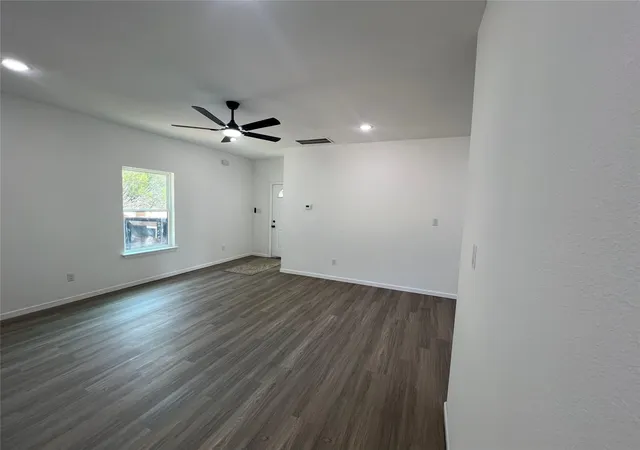 Photo 3 of Single family home for sale at 3105 Ohio River Trl, Granbury, TX 76048 | MLS# 21350749 | Listing updated on 2026-08-27
