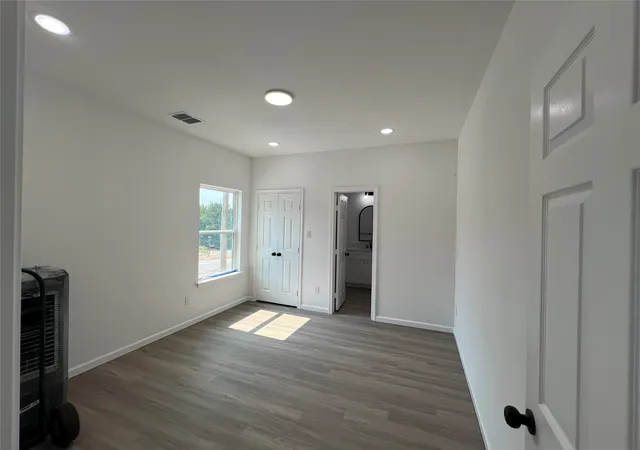 Photo 3 of Single family home for sale at 3105 Ohio River Trl, Granbury, TX 76048 | MLS# 21350749 | Listing updated on 2026-08-27