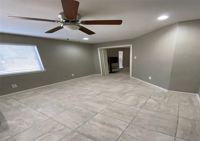 5th image of 9827 Walnut St, Dallas, TX 75243