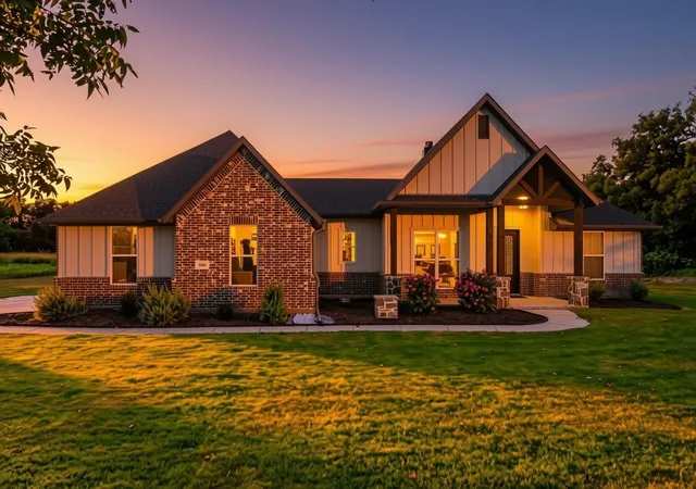 1st image of 606 Central Rd, Weatherford, TX 76088 | MLS# 21350657