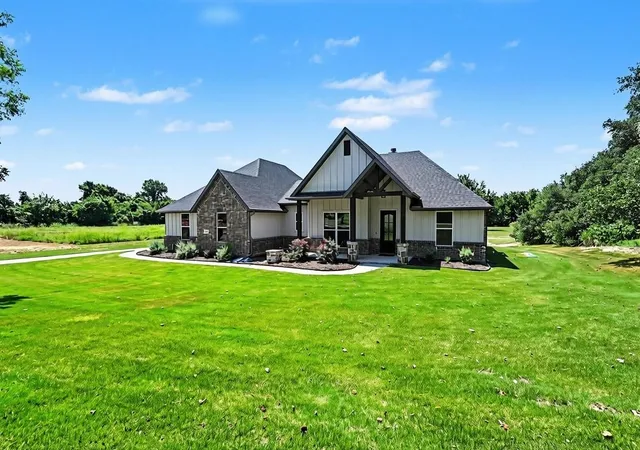 3rd image of 606 Central Rd, Weatherford, TX 76088 | MLS# 21350657