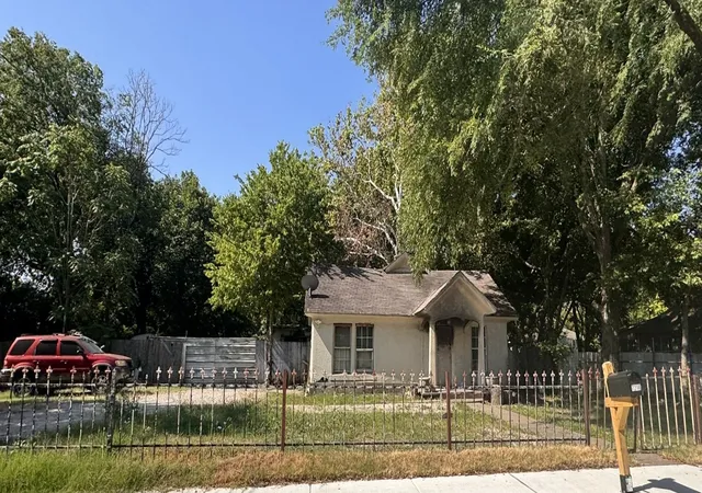 2nd image of 7218 Rosemont Rd, Dallas, TX 75217 | MLS# 21350869