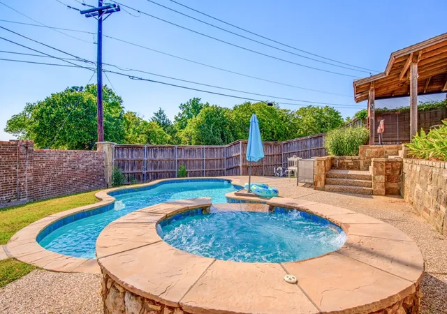 2nd image of 1400 Rancho Dominguez Rd, Corinth, TX 76210 | MLS# 21350875